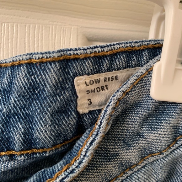 Low Rise Jean Shorts! - Picture 3 of 4